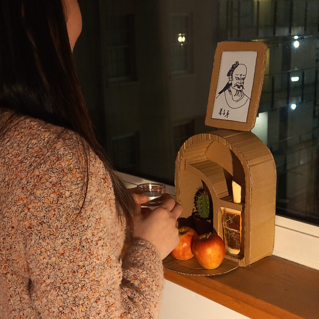 After user testing, it was decided that the plate would also serve to hold up the photo frame and the incense